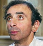 Zemmour le vant les yeux au ciel